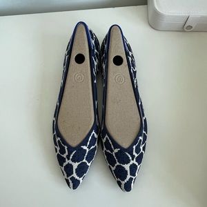 Rothy’s Points in Indigo Giraffe, size 9.5